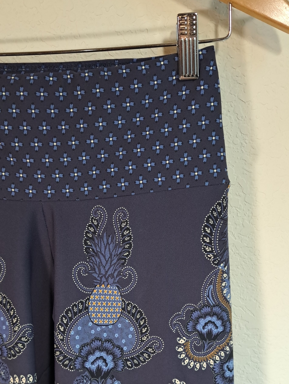 Farm Rio Women’s Legging Blue Abacaxila Pineapple Medium Mandala Geometric Motif - Picture 4 of 14